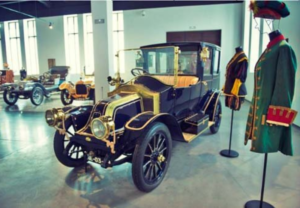 museo imprescindible malaga: Museo del Automóvil y de la Moda