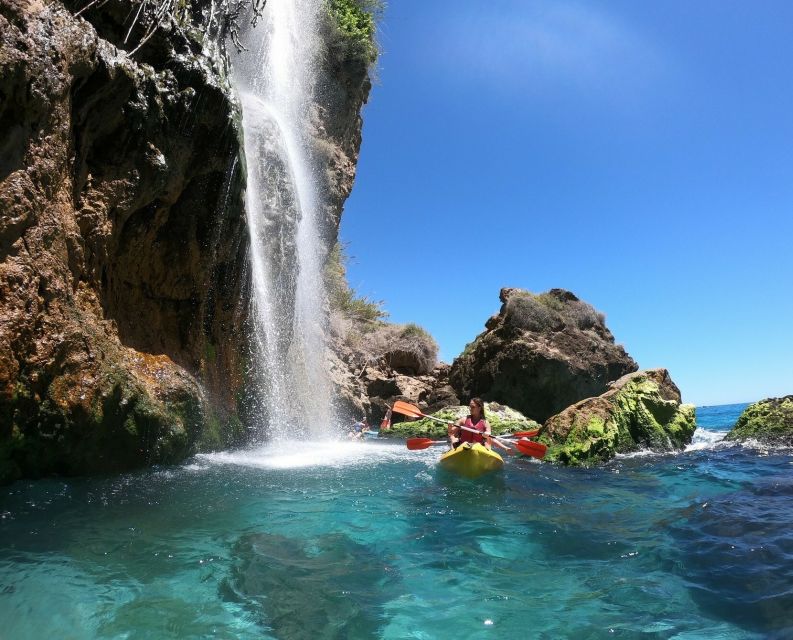 Kayak por los acantilados de Nerja