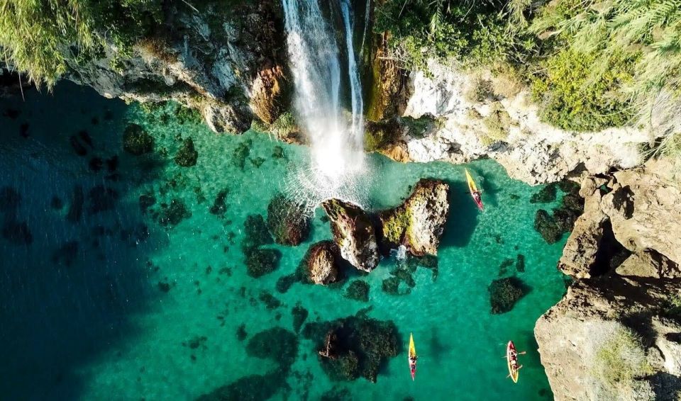 Kayak por los acantilados de Nerja