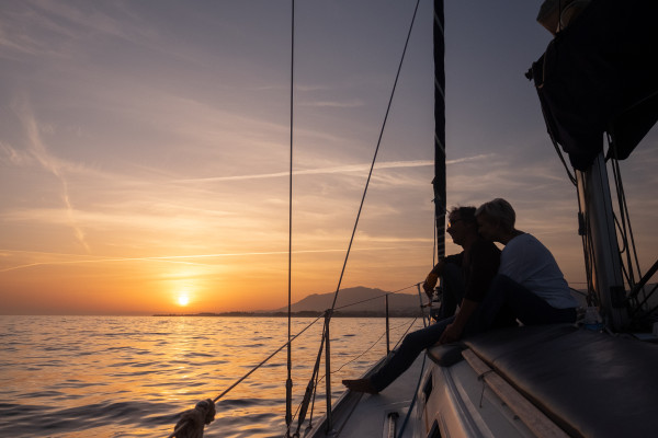 puesta de sol en velero por la costa de Marbella 