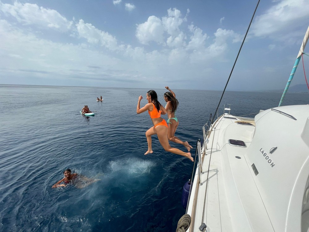 Alquiler de catamarán privado en Puerto Banús