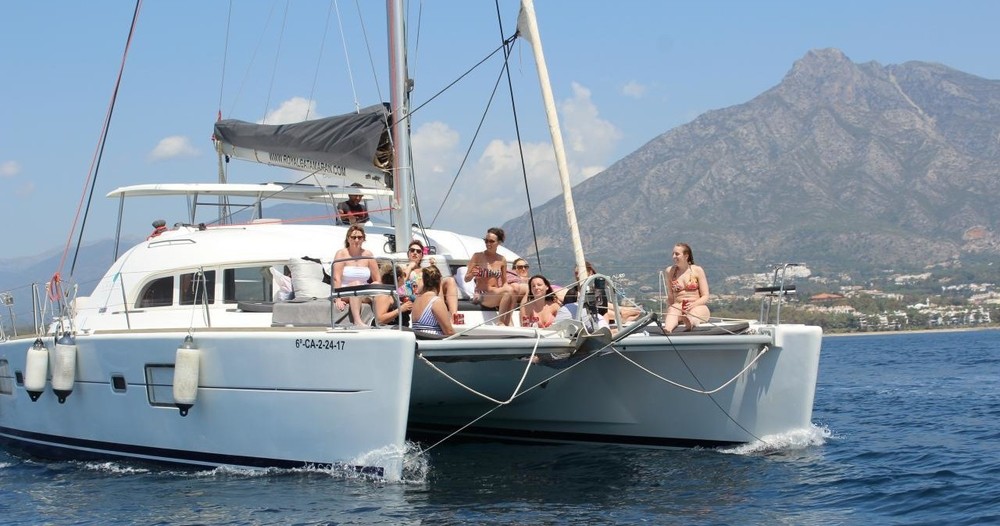 Alquiler de catamarán privado en Puerto Banús