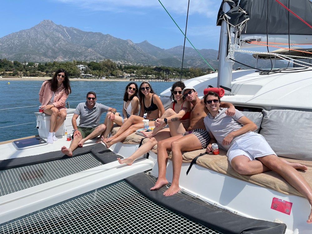 Alquiler de catamarán privado en Puerto Banús